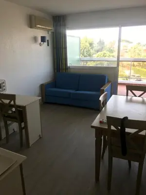 Coin salon dans l'établissement magnifique studio 4 personne à deux pas de la plage