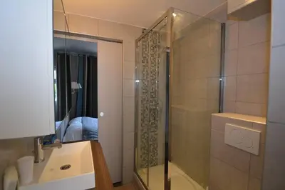 Salle de bains dans l'établissement Détente à Juan Les Pins 2 Pièces Climatisée à 500m des plages