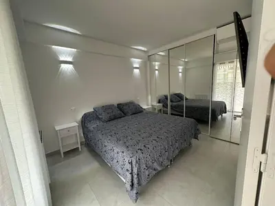 Un ou plusieurs lits dans un hébergement de l'établissement Impeccable 3 pièces 80m2 double balcons,proche mer Juan les pins proche Cannes
