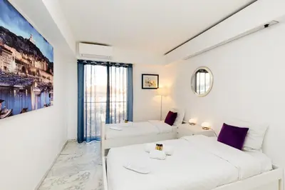Un ou plusieurs lits dans un hébergement de l'établissement Palm Beach 3 chambres