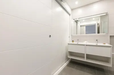 Salle de bains dans l'établissement Palm Beach 3 chambres