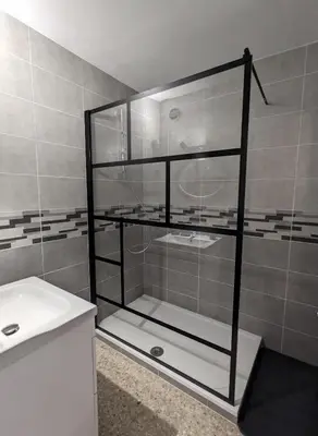 Salle de bains dans l'établissement Golfe Juan grand 2 pièces proche plage et Cannes