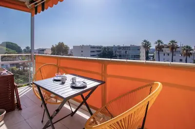 Balcon ou terrasse dans l'établissement Cocoon with garden near the sea