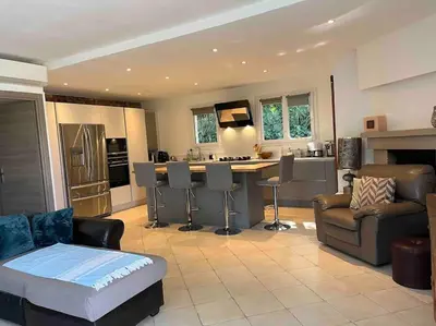 Coin salon dans l'établissement Villa French Riviera