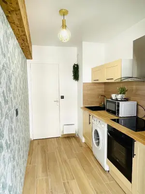 Cuisine ou kitchenette dans l'établissement New apartment at 150m from the beaches Easy check in