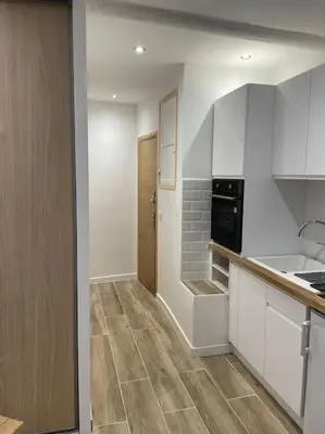 Cuisine ou kitchenette dans l'établissement Antibes : Beau studio en plein centre ville