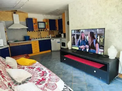 Télévision ou salle de divertissement dans l'établissement appartement rez de jardin 6 personnes cagnes sur mer 06 piscine et tennis