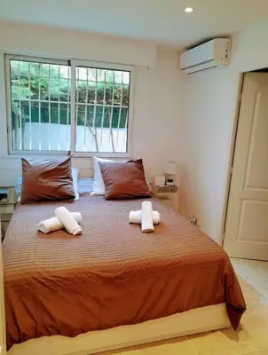 Un ou plusieurs lits dans un hébergement de l'établissement Appartement 2 pièces dans résidence avec piscine Isola Bella