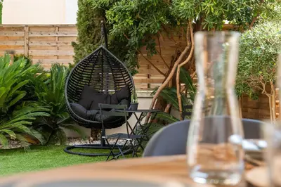 Jardin de l'établissement Cozy 1-Br Apartment heart of Palm Beach district