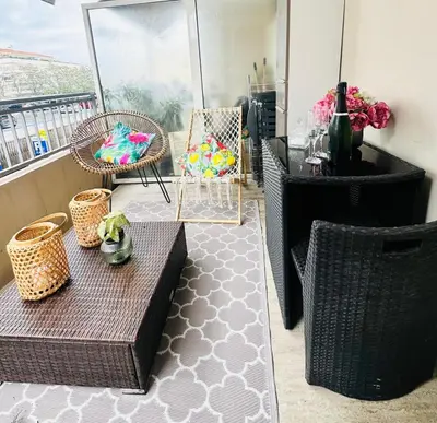 Balcon ou terrasse dans l'établissement Studio T1- 2 min des Plages - Golf-Juan - Clim&Wifi