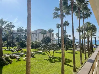 Jardin de l'établissement Studio Cannes Grand Hôtel Cormoran avec Terrrasse