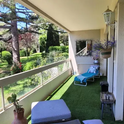 Jardin de l'établissement Cannes centre beau 2 pièces 50 M2 plus terrasse à 12 min plages et Palais au calme