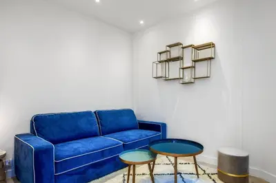 Coin salon dans l'établissement Cozy apartment near the beach
