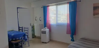 Un ou plusieurs lits dans un hébergement de l'établissement Studios à Golfe juan