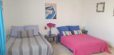 Un ou plusieurs lits dans un hébergement de l'établissement Studios à Golfe juan