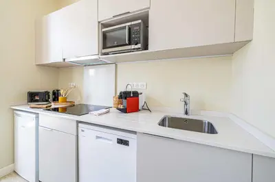Cuisine ou kitchenette dans l'établissement Quiet and luxurious studio - Cannes Center