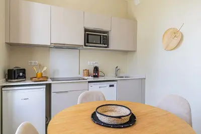 Cuisine ou kitchenette dans l'établissement Quiet and luxurious studio - Cannes Center