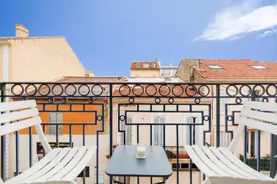 Balcon ou terrasse dans l'établissement L'horloge I - Studio - 15 min Palais - Cannes