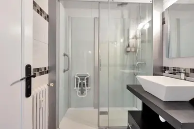Salle de bains dans l'établissement Le Sun Valley - Vidéoprojecteur et Terrasse Zen