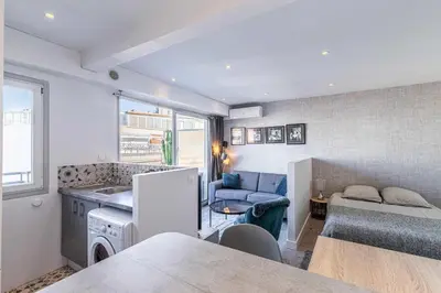 Coin salon dans l'établissement Magnificent studio with terrace - center of Cannes