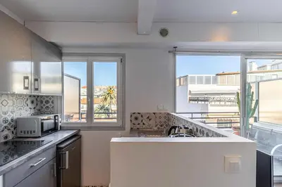 Cuisine ou kitchenette dans l'établissement Magnificent studio with terrace - center of Cannes