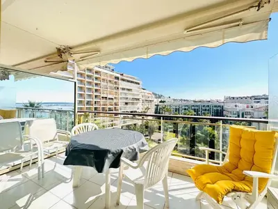Balcon ou terrasse dans l'établissement Le Splendide - studio croisette - vue mer