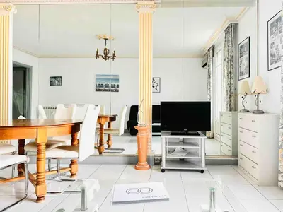 Télévision ou salle de divertissement dans l'établissement Le Belmondo - Studio Croisette - Palais Miramar