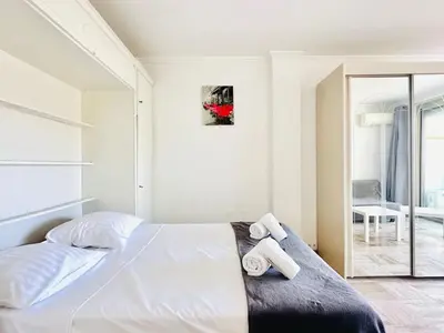 Un ou plusieurs lits dans un hébergement de l'établissement Grand Hotel - Studio Croisette