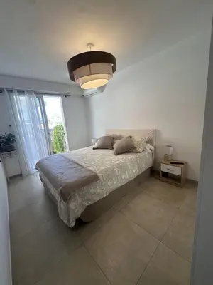 Un ou plusieurs lits dans un hébergement de l'établissement Bel appartement, sans mauvaises surprises