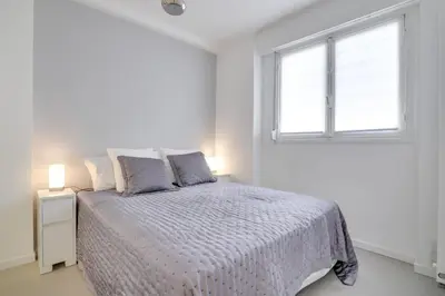 Un ou plusieurs lits dans un hébergement de l'établissement Appartement calme et confortable -terrasse- Cannes