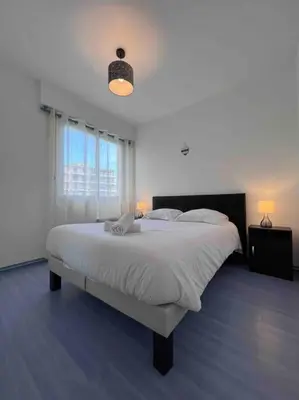 Un ou plusieurs lits dans un hébergement de l'établissement Le Red Light : Apt 4 Prs, Clim, 300m des plages