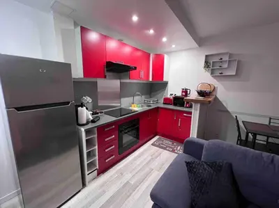 Cuisine ou kitchenette dans l'établissement Le Red Light : Apt 4 Prs, Clim, 300m des plages