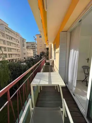 Balcon ou terrasse dans l'établissement Renovated Cannes Centre Banane balcon