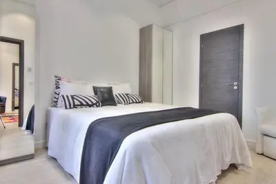 Un ou plusieurs lits dans un hébergement de l'établissement Appartement Cannes 4 chambres - 5G