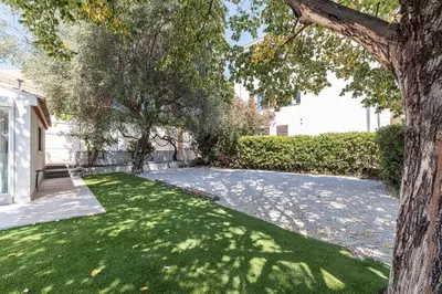 Jardin de l'établissement Maisonnette à 400m de la Plage