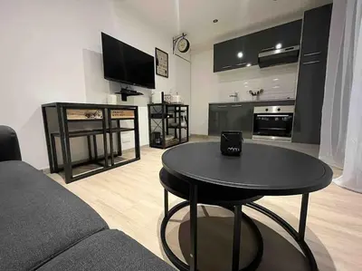 Cuisine ou kitchenette dans l'établissement Magnifique appartement -2min gare 5min plage