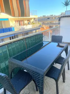 Balcon ou terrasse dans l'établissement Beautiful 28m2 studio with balcony