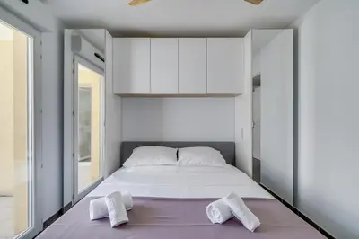 Un ou plusieurs lits dans un hébergement de l'établissement Le galet, appartement de standing, hyper centre, parking privé, à 100 m de la mer
