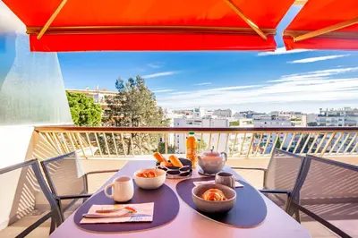 Balcon ou terrasse dans l'établissement One BDRM flat A/C-Congress/Beaches by Olidesi
