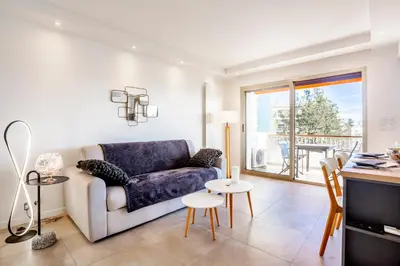 Coin salon dans l'établissement One BDRM flat A/C-Congress/Beaches by Olidesi