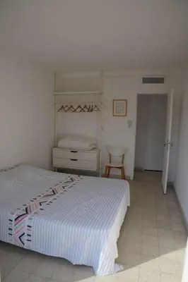 Un ou plusieurs lits dans un hébergement de l'établissement Spacious apartment with balcony and sea view