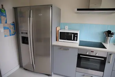 Cuisine ou kitchenette dans l'établissement Spacious apartment with balcony and sea view