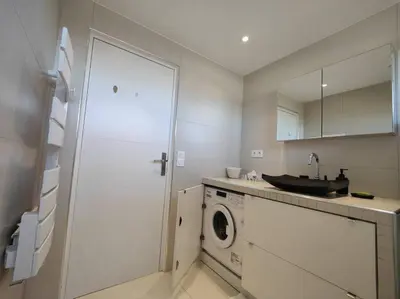 Cuisine ou kitchenette dans l'établissement Cannes Vue mer T2 61m²+ parking