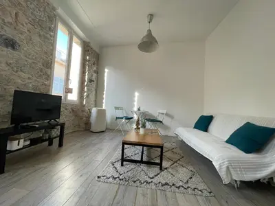Télévision ou salle de divertissement dans l'établissement Charming Haven in Antibes