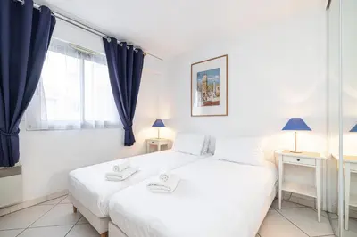 Un ou plusieurs lits dans un hébergement de l'établissement NEW 2 bed apt in Antibes, 5 min walk to the Beach