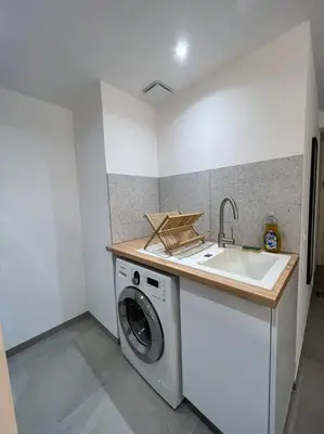 Cuisine ou kitchenette dans l'établissement Studio proche plage et vieil Antibes + Parking