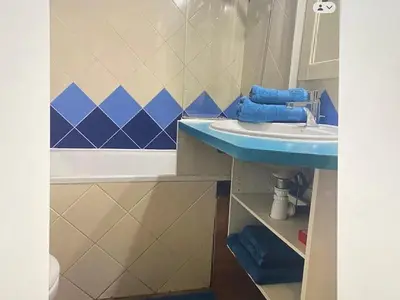 Plan de l'établissement Logement en résidence vacances classe 2 étoiles au bord de mer 4 couchages avec cabine lit superposé et au salon un canapé convertible et piscine à 300 m des transports communs,gare ferroviaire,commerces et plages