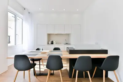 Cuisine ou kitchenette dans l'établissement 3 DAUMAS - Superbe appartement 2 chambres hyper centre Cannes