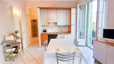 Cuisine ou kitchenette dans l'établissement Mimosa 1