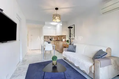 Télévision ou salle de divertissement dans l'établissement Appartement, 2 pièces, à deux pas de la Croisette